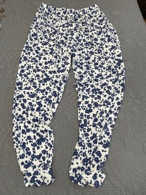 Old Navy White and Navy Floral Sleep Shorts